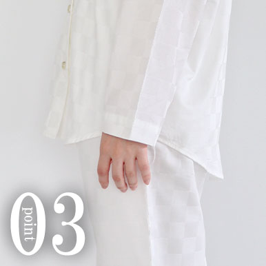 お尻が少し隠れる後ろすそ丈。シャツのスワローテールを採用