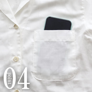 スマホも入るポケットつき