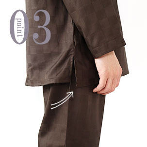 お尻が少し隠れる後ろすそ丈。動きやすいサイドスリット