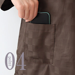 スマホも入るポケットつき