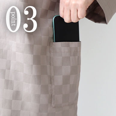 スマホも入るポケットつき