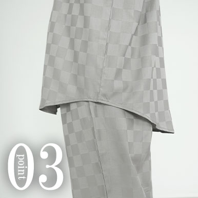 お尻が少し隠れる後ろすそ丈。シャツのスワローテールを採用