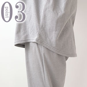 お尻が少し隠れる後ろすそ丈。シャツのスワローテールを採用