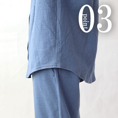 お尻が少し隠れる後ろすそ丈。シャツのスワローテールを採用