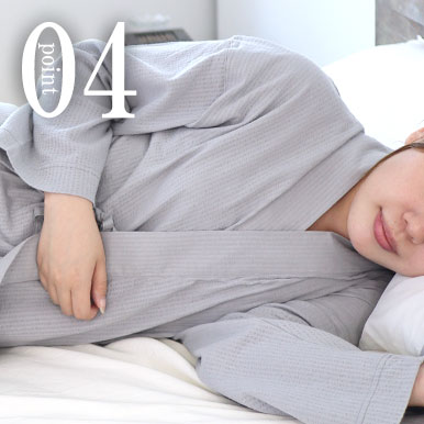 動きやすいゆったりデザイン