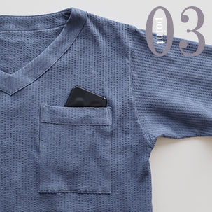 スマホも入る胸ポケットつき