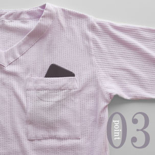 スマホも入る胸ポケットつき