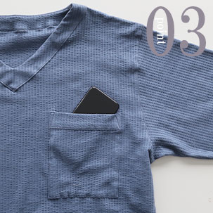 スマホも入る胸ポケットつき