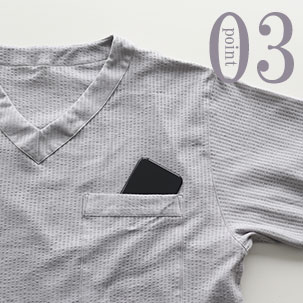 スマホも入る胸ポケットつき