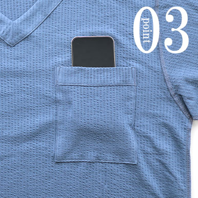 スマホも入る胸ポケットつき