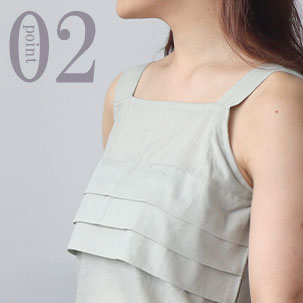 脇からも胸が見えにくい