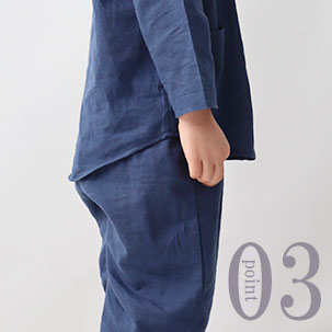 お尻が少し隠れる後ろすそ丈。シャツのスワローテールを採用