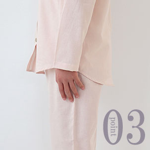 お尻が少し隠れる後ろすそ丈。シャツのスワローテールを採用