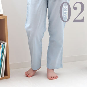 くるぶしが少し隠れる程度のすそ丈