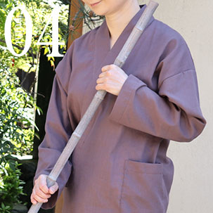 動きやすいゆったりデザイン