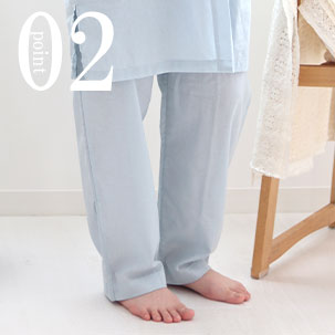 くるぶしが少し隠れる程度のすそ丈