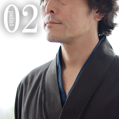 Tシャツよりおしゃれに、着物っぽくちらりとのぞかせて