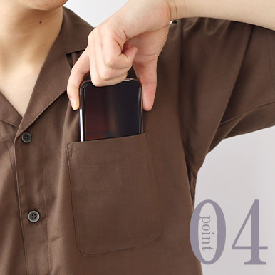 スマホも入るポケット付き