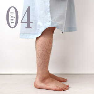 膝が少し隠れる程度の裾丈