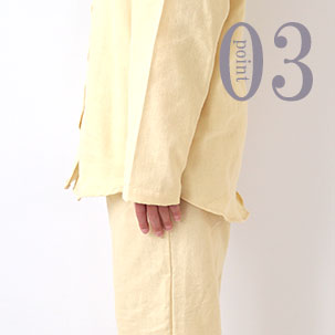 お尻が少し隠れる後ろすそ丈。シャツのスワローテールを採用