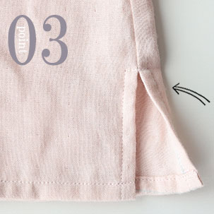 お尻が少し隠れる後ろすそ丈。動きやすいサイドスリット