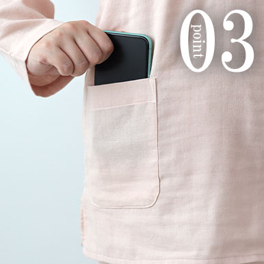 スマホも入るポケットつき
