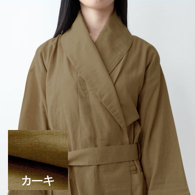 カーキ