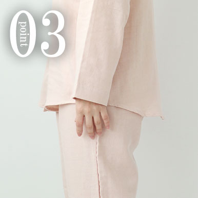 お尻が少し隠れる後ろすそ丈。シャツのスワローテールを採用