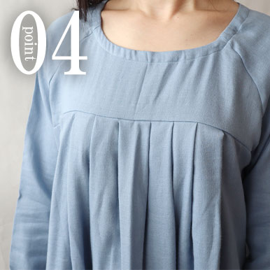 タックの幅をかえてすっきりと、脇部分タックをなくし、もたつきなし