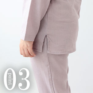 お尻が少し隠れる後ろすそ丈。動きやすいサイドスリット