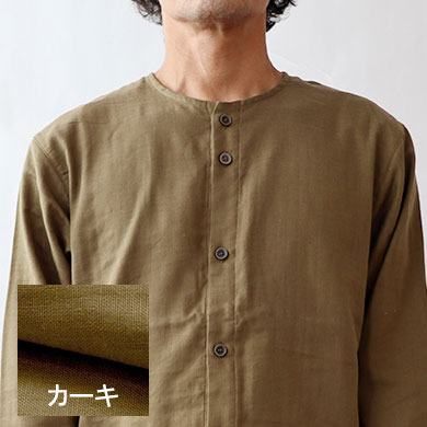 カーキ