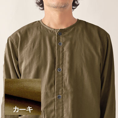 カーキ