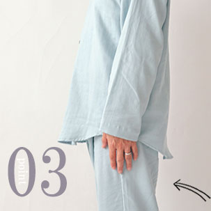 お尻が少し隠れる後ろすそ丈。シャツのスワローテールを採用