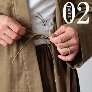 内紐で身幅のサイズ感を調節してください