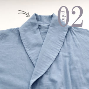 大きめ襟で小顔効果♪便利なハンガーループ付き