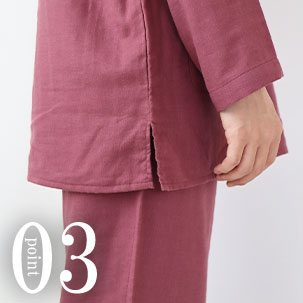 お尻が少し隠れる後ろすそ丈。動きやすいサイドスリット