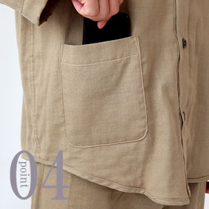 スマホも入るポケットつき