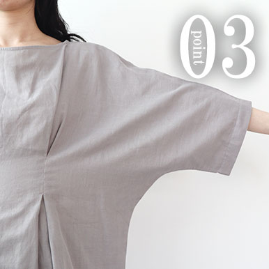 お尻が少し隠れる後ろすそ丈。シャツのスワローテールを採用