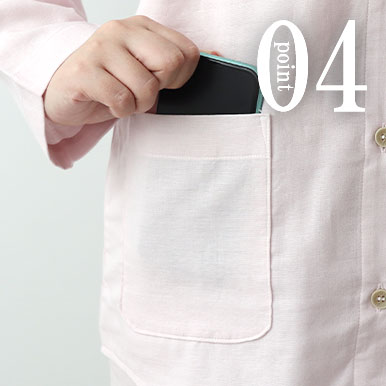 スマホも入るポケットつき