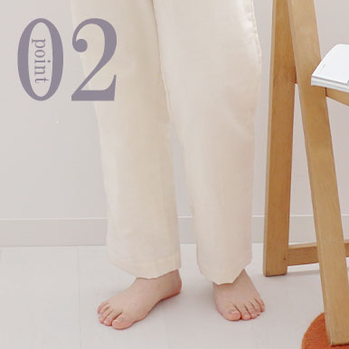 くるぶしが少し隠れる程度のすそ丈