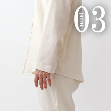 お尻が少し隠れる後ろすそ丈。シャツのスワローテールを採用