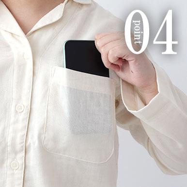 スマホも入るポケットつき