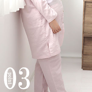 お尻が少し隠れる後ろすそ丈。シャツのスワローテールを採用