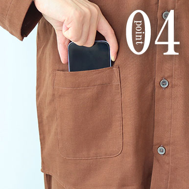 スマホも入るポケットつき