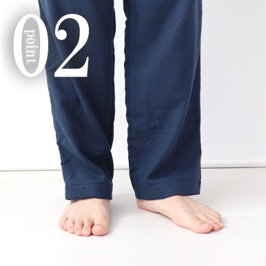 くるぶしが少し隠れる程度のすそ丈