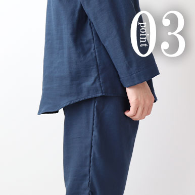 お尻が少し隠れる後ろすそ丈。シャツのスワローテールを採用