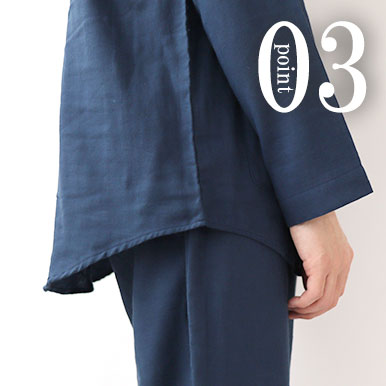 お尻が少し隠れる後ろすそ丈。シャツのスワローテールを採用