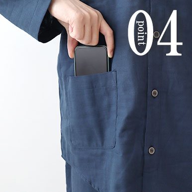 スマホも入るポケットつき