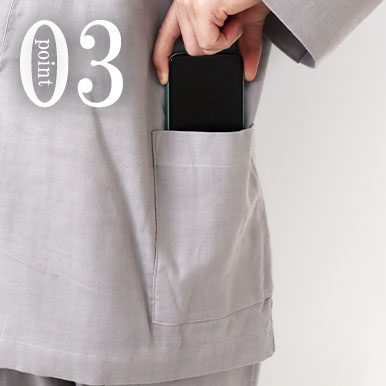 スマホも入るポケットつき