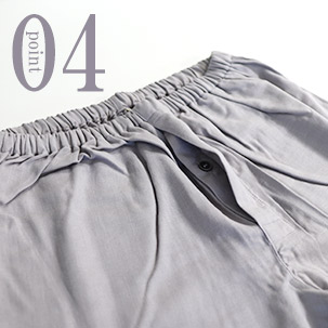 スマホも入るポケットつき